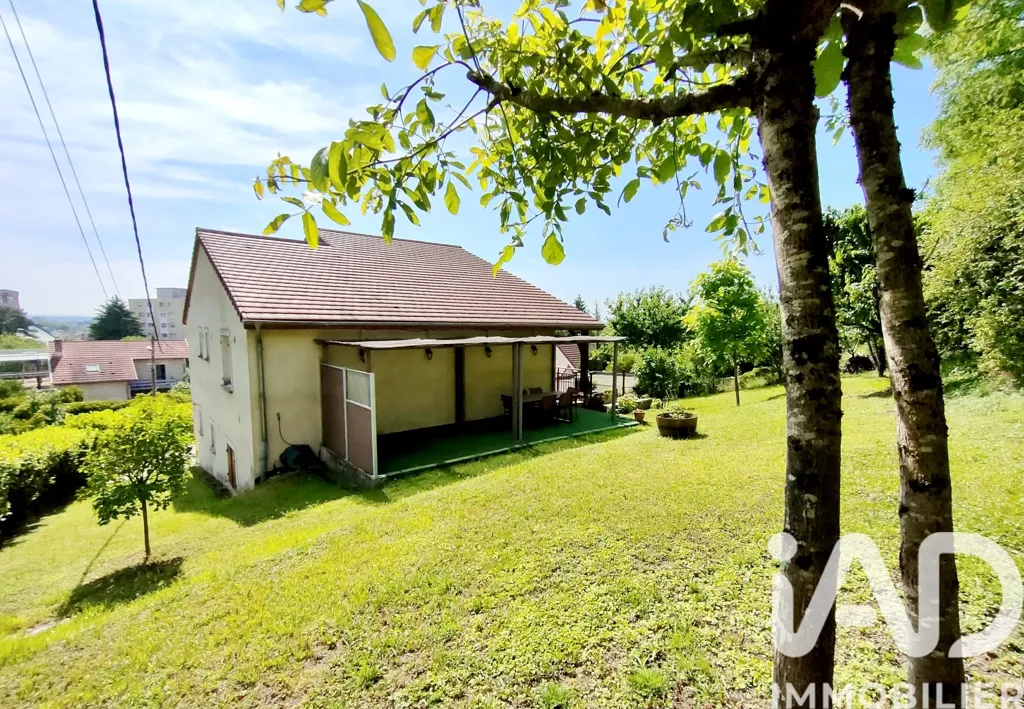 Garden - Fully Renovated House with Garden in Dole