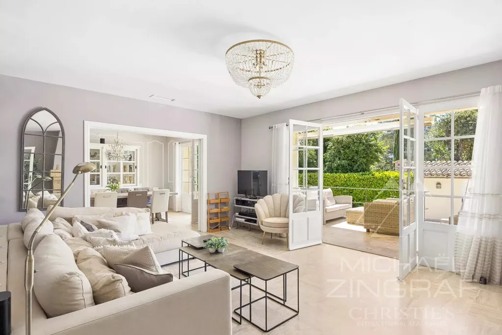 Living Room - Charming House with Pool in Cabris