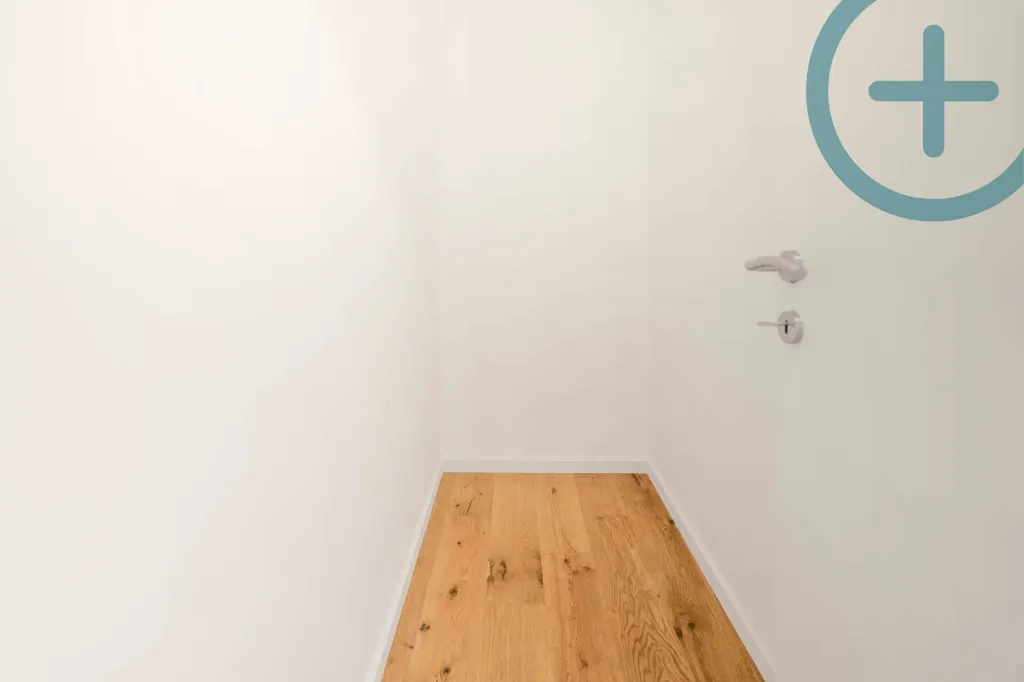 Pièces - Modernised 4-Bedroom Flat in Central Location