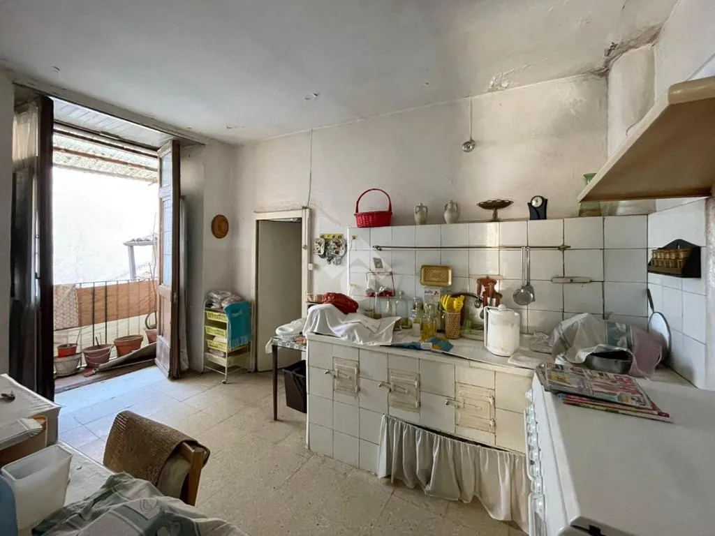 Köök - Historic Apartment with Balconies in Cosenza