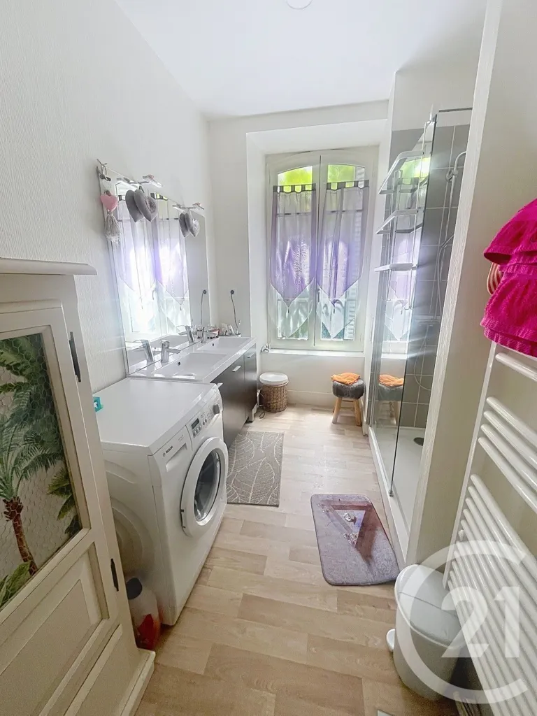 Buanderie - Appartement T3 avec Cuisine Ouverte à Châtel-Guyon