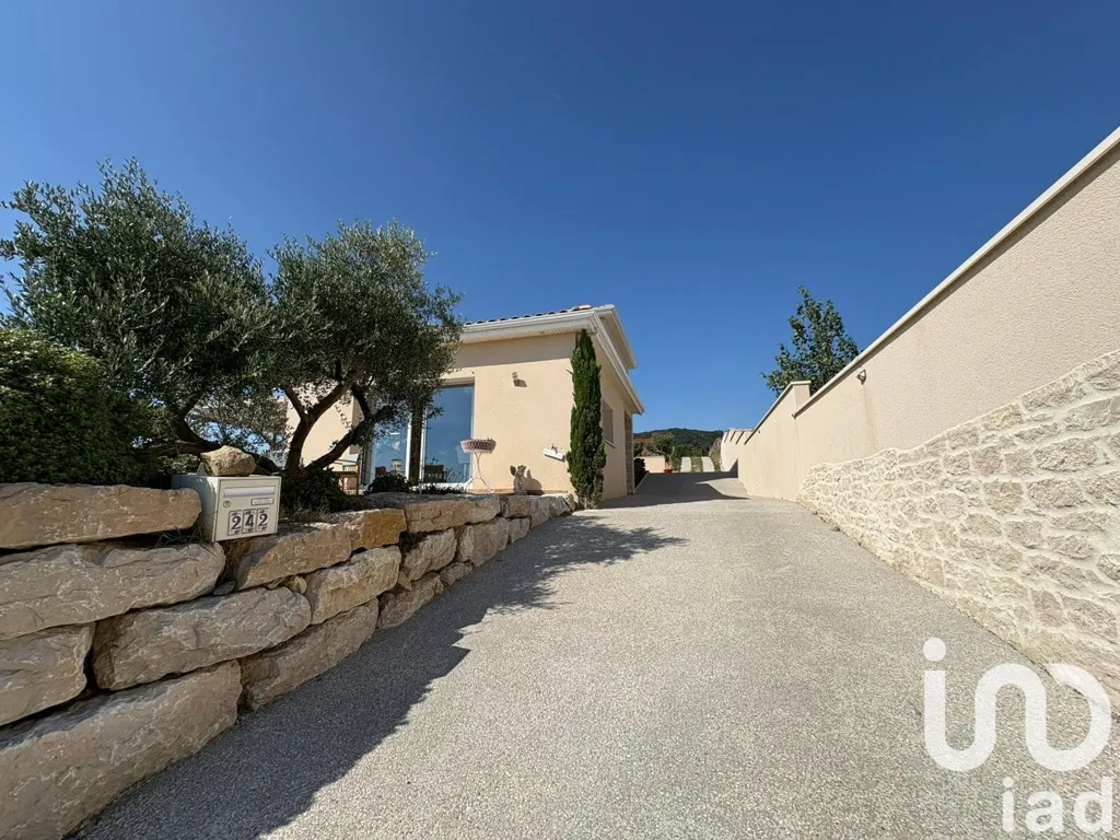 Extérieur - Maison Moderne avec Jardin à Félines
