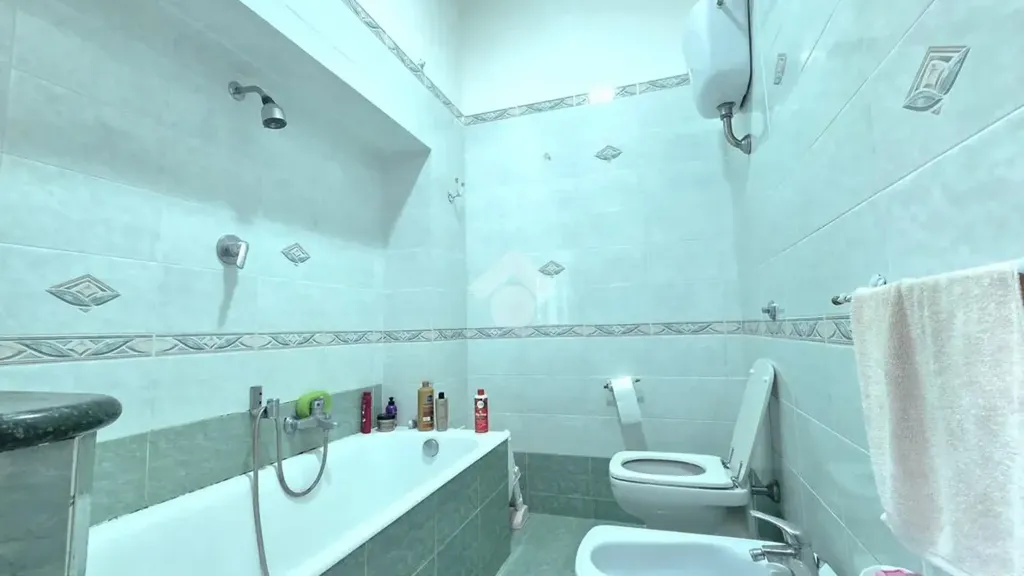 Bathrooms - Apartment with Terrace in Montesanto, Naples