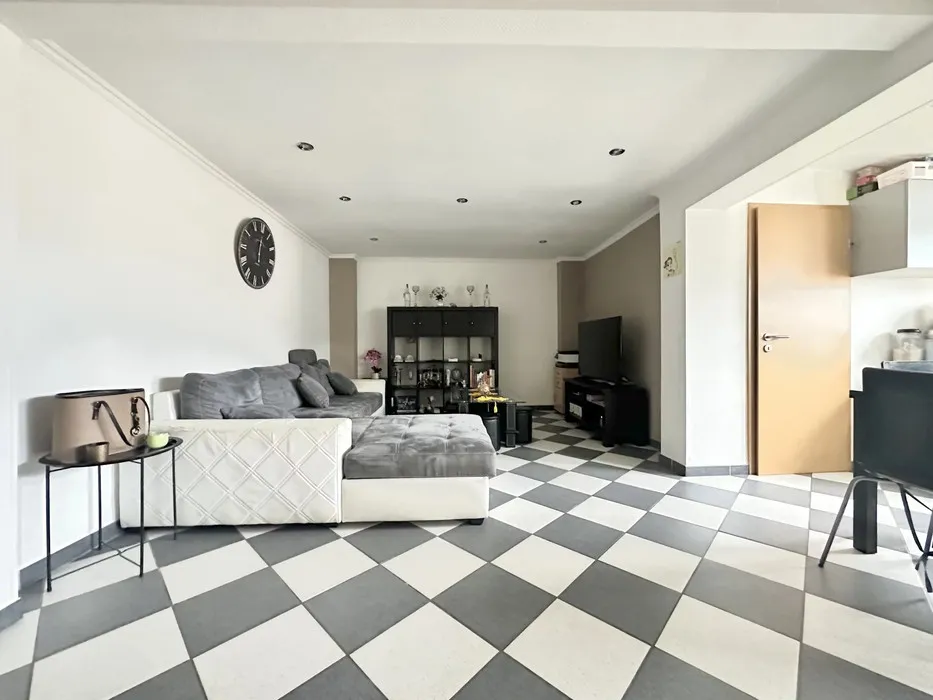 Séjour - Appartement 2 Chambres à Kayl, Proche Commerces