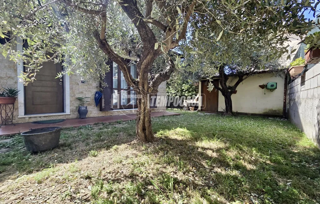 Aed - Rustic Villa with Garden in Castagnola, Massa