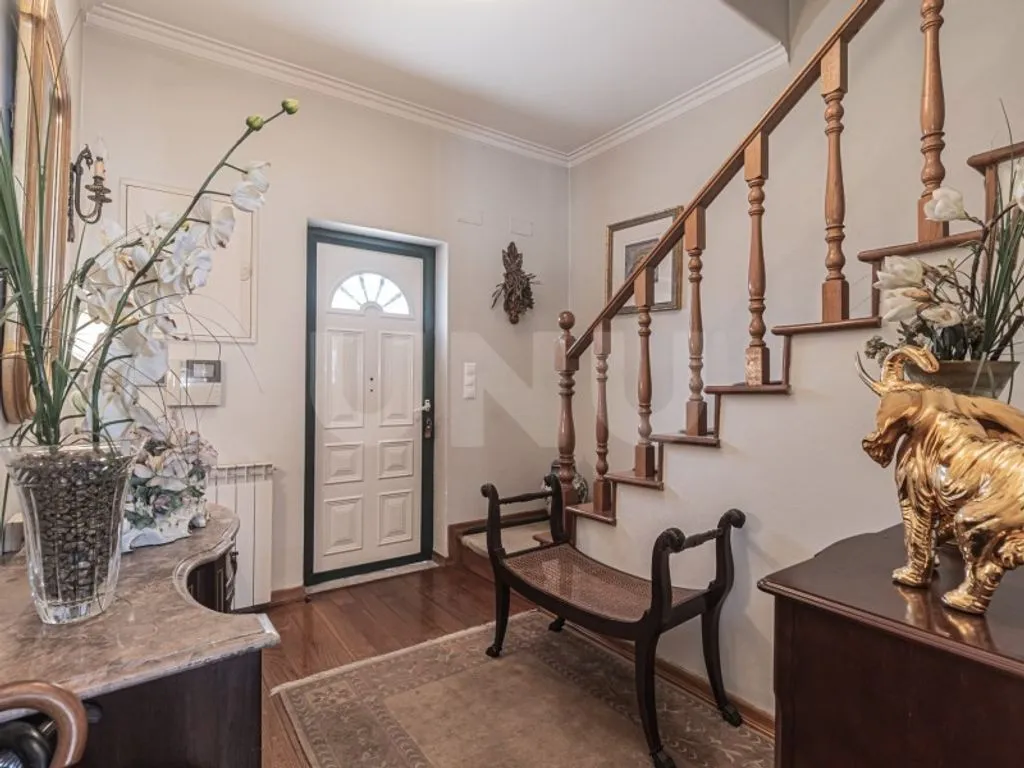 Entrée - Luxury House with Terrace in Almada