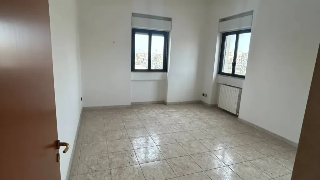 Stanze - Office Space with Parking in Bari