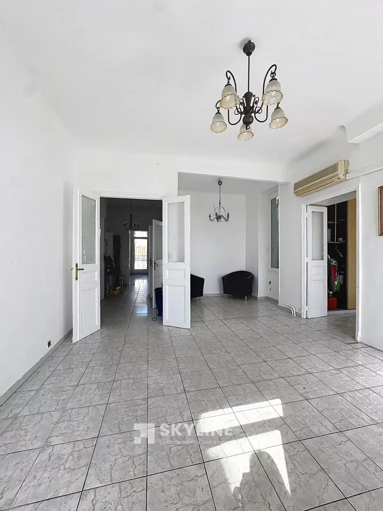 Elutuba - Haussmannian Flat with Panoramic View in Marseille-6th