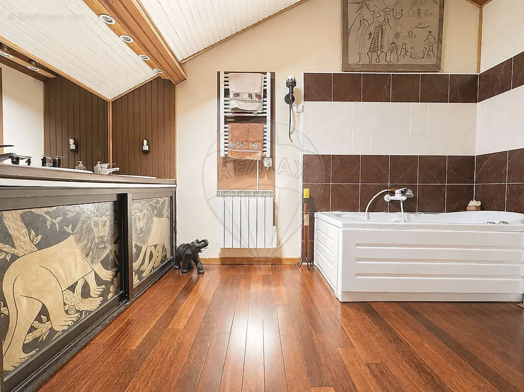 Bagni - House with Garden in Senlis