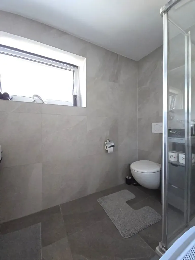 Bathrooms - Spacious 3-Bedroom Apartment in Volders
