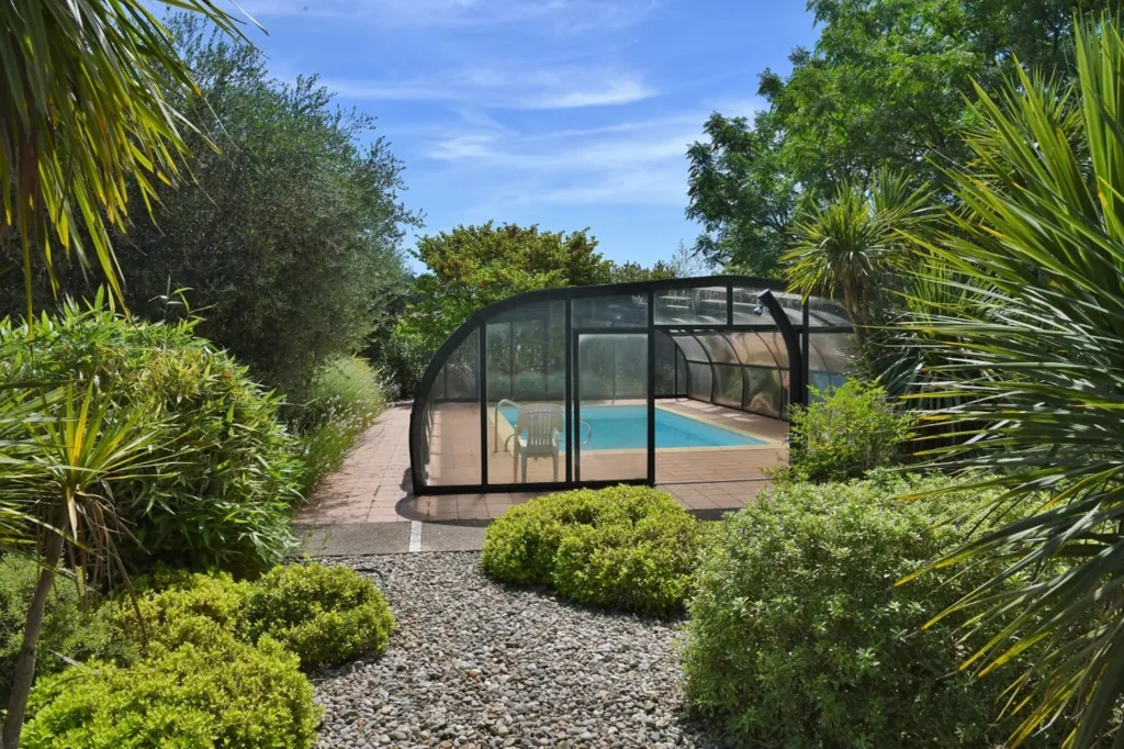 Piscine - Villa avec Piscine Couverte près d'Uzès