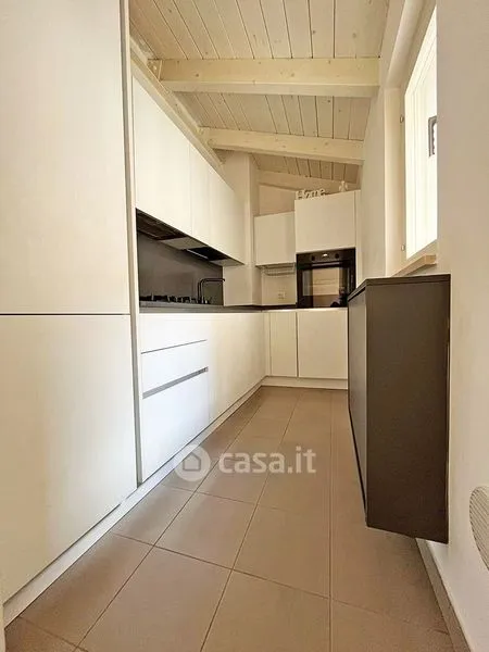Cuisine - Rustic Triplex with Courtyard in L'Aquila