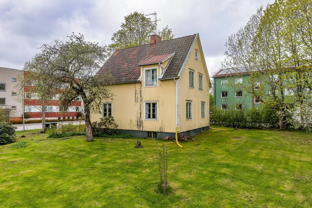 Jardin - 1929 Villa with Development Potential in Östra Storgatan
