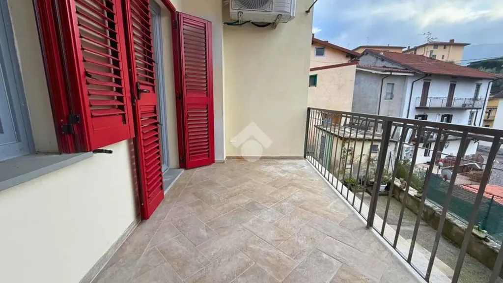 Rõdu - Rustic Duplex with Terrace in Paratico