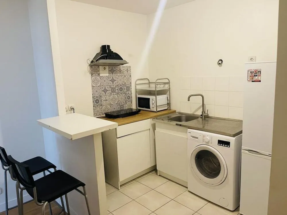 Kitchen - Meubled 3-Bedroom Flat in Rueil-Malmaison