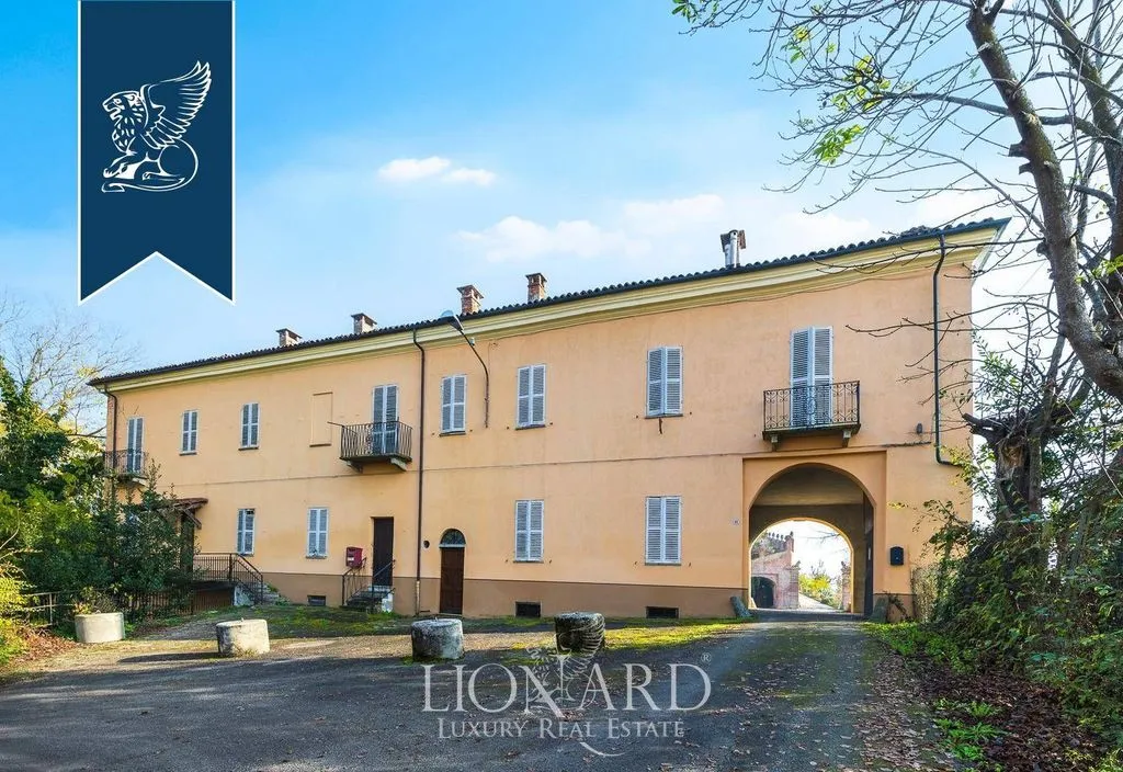 Extérieur - 17th-Century Castle with Pool in Monferrato