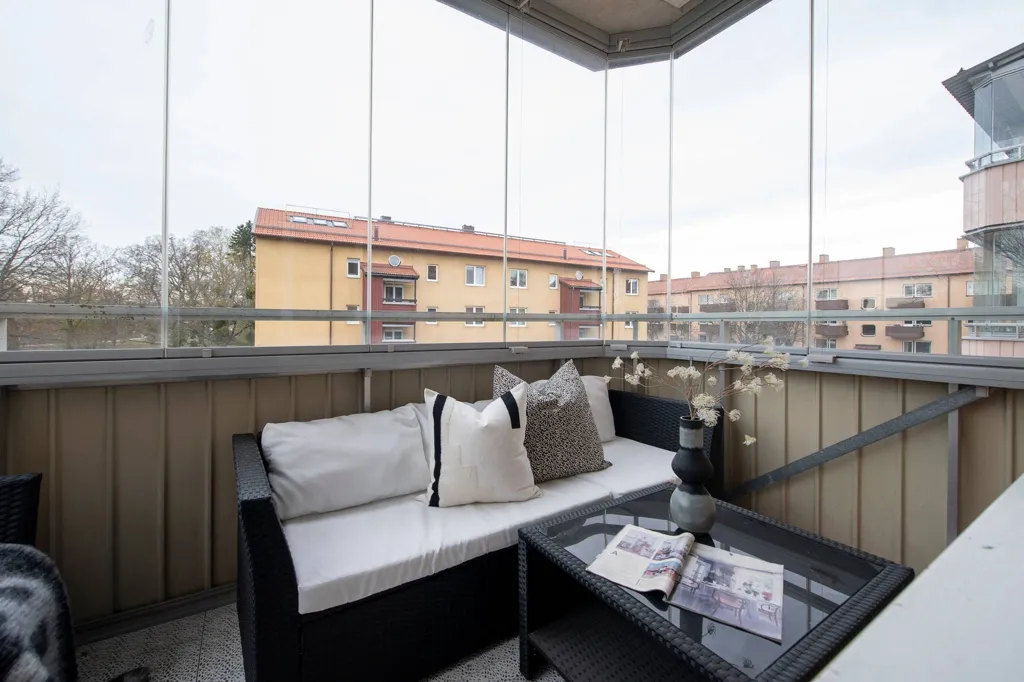 Balcony - Apartment with Balcony in Västmanland