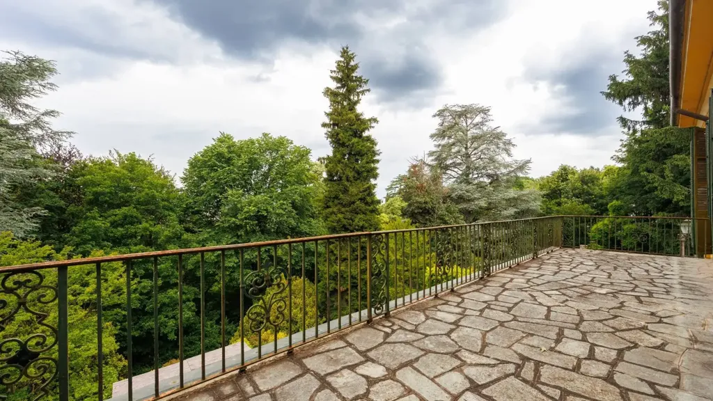 Terrasse - Historic Apartment with Panoramic Terrace in Turin