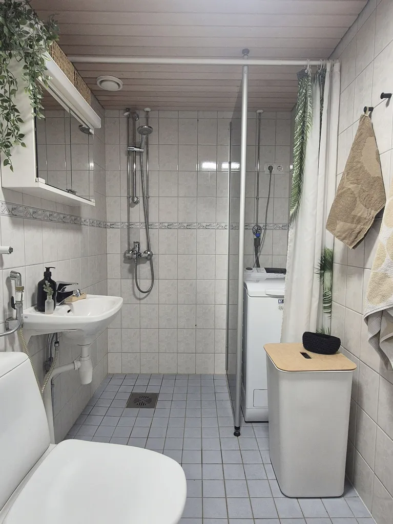 Vannitoad - Bright Apartment with Balcony in Central Lahti