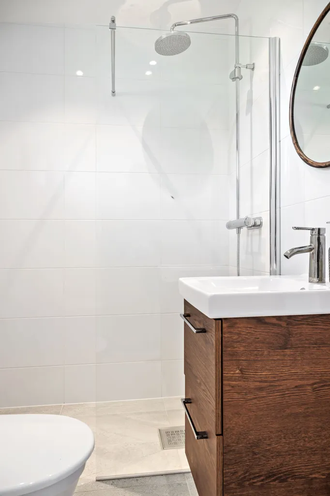 Bathrooms - Modern Seafront Villa in Söderköping