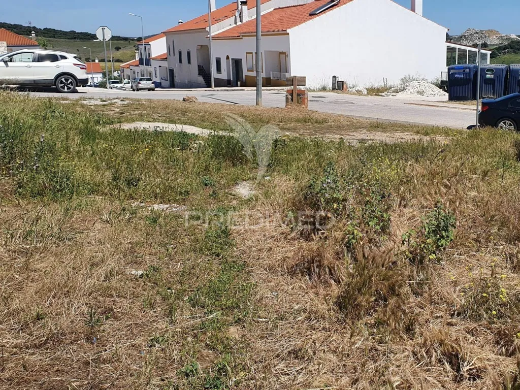 Garden - Plot for Two-Storey Home in Pardais
