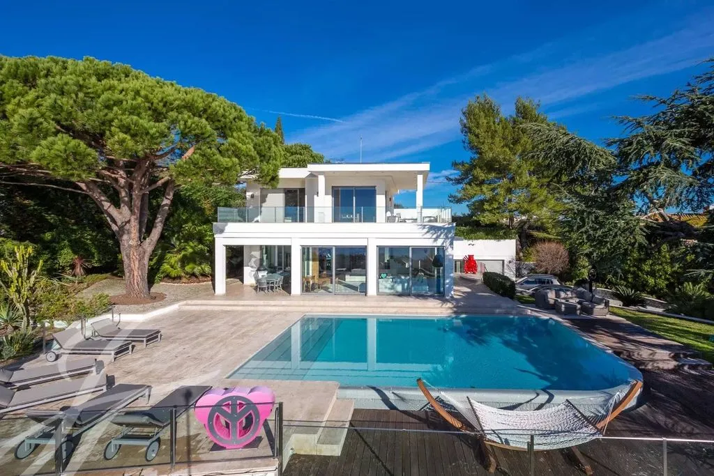 Bassein - Contemporary Villa with Sea View in Cannes