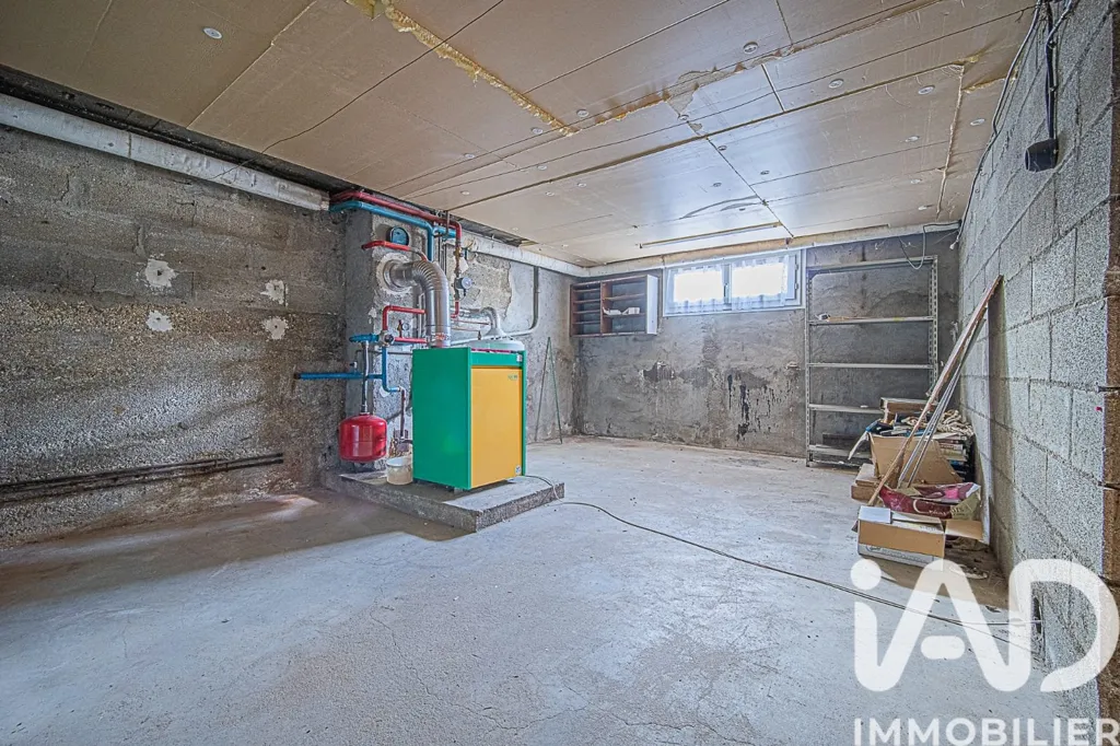 Garage - Maison Traditionnelle avec Jardin à Verdun