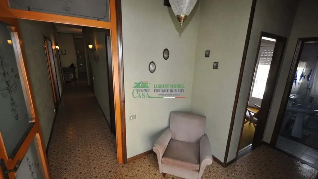Entrée - Apartment with Perimeter Balcony in Ragusa