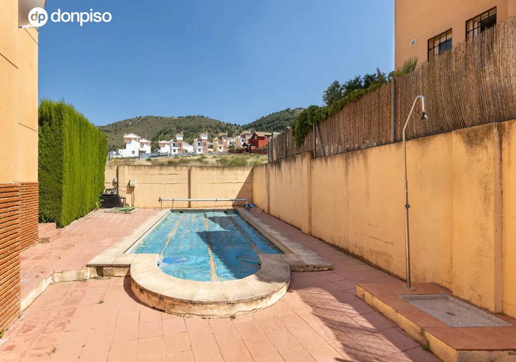 Bassein - Chalet with Pool in Granada's Calle Ajenjo
