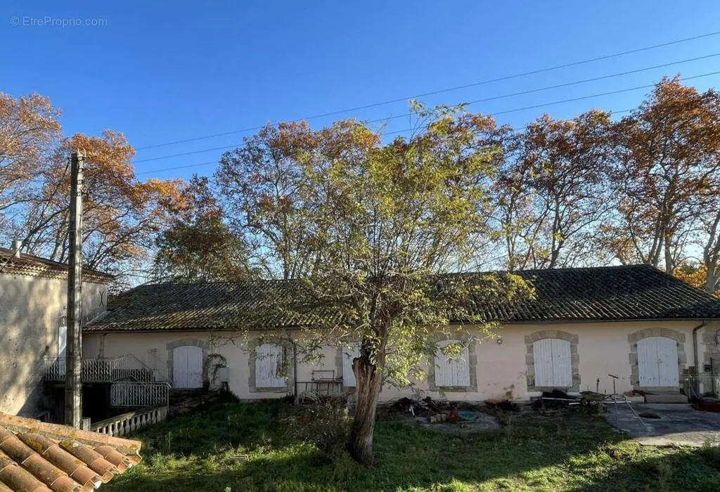 Exterior - Vineyard Estate with Pool near Clermont-l'Hérault