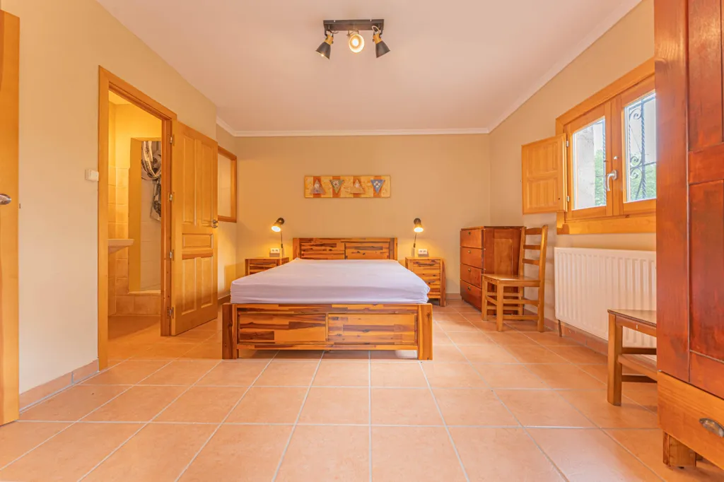 Chambres - Rustic Masia with Pool in Cabanelles
