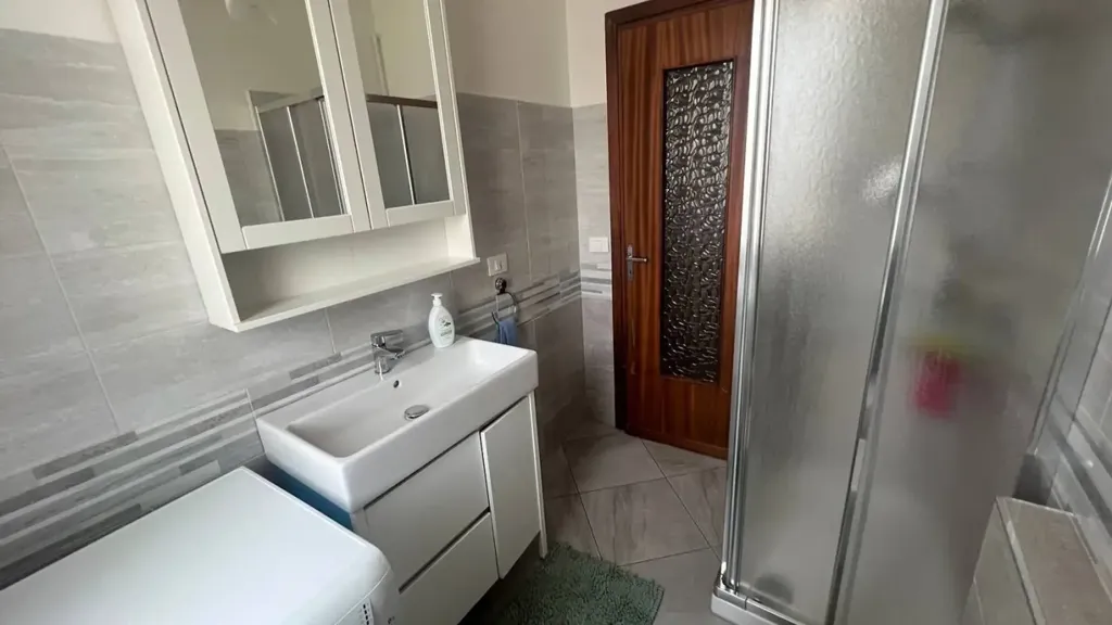 Salles de bain - Modernised Apartment with Balcony in Loano