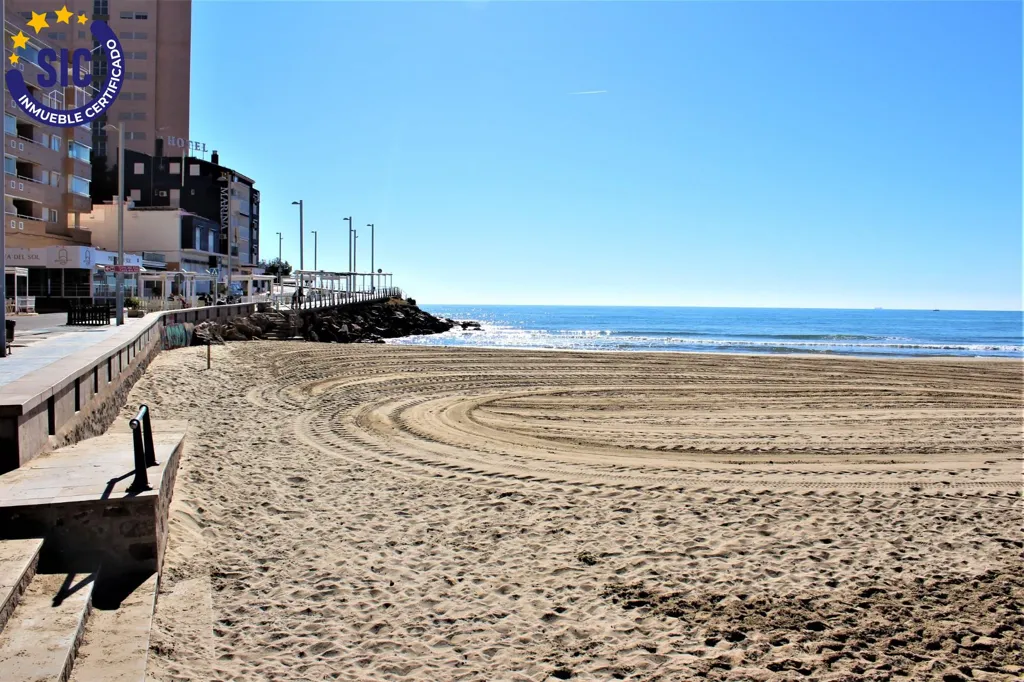Beachfront Apartment with 88m² Terrace in Oropesa del Mar