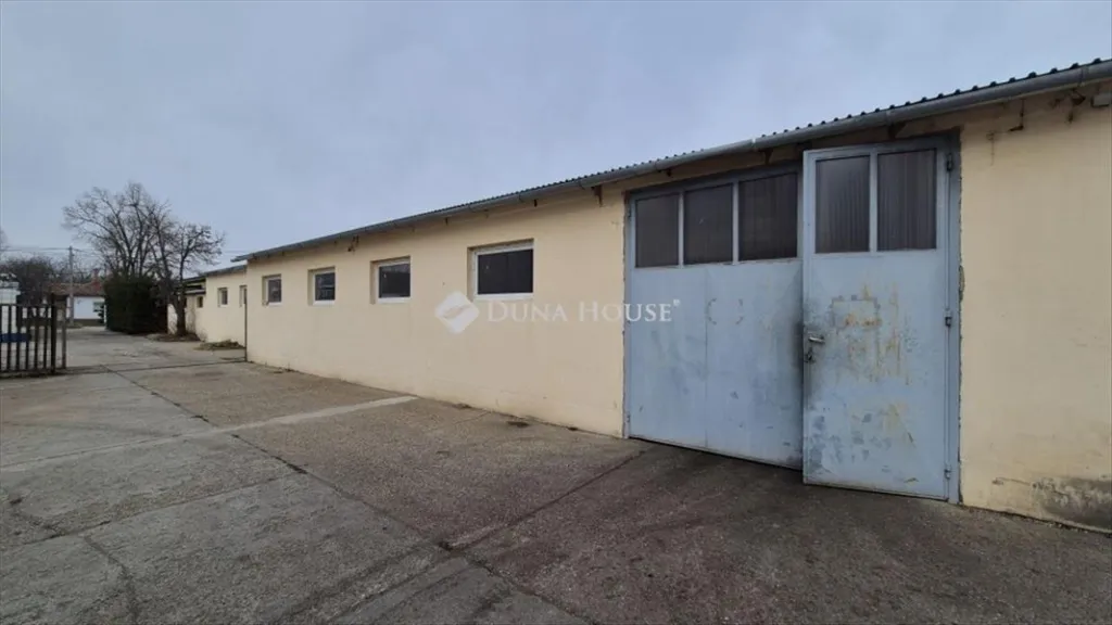 Exterior - Warehouse for Sale with Yard in Kecskemét