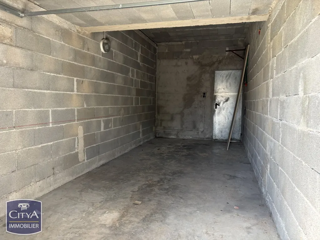 Garaaž - Bright 2-Bed Flat with Terrace in Frontignan