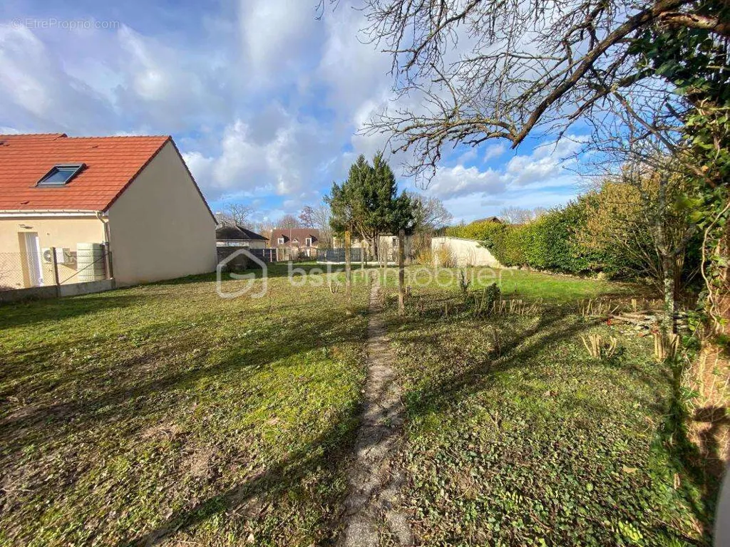Aed - Buildable Plot with South Exposure in Thivars