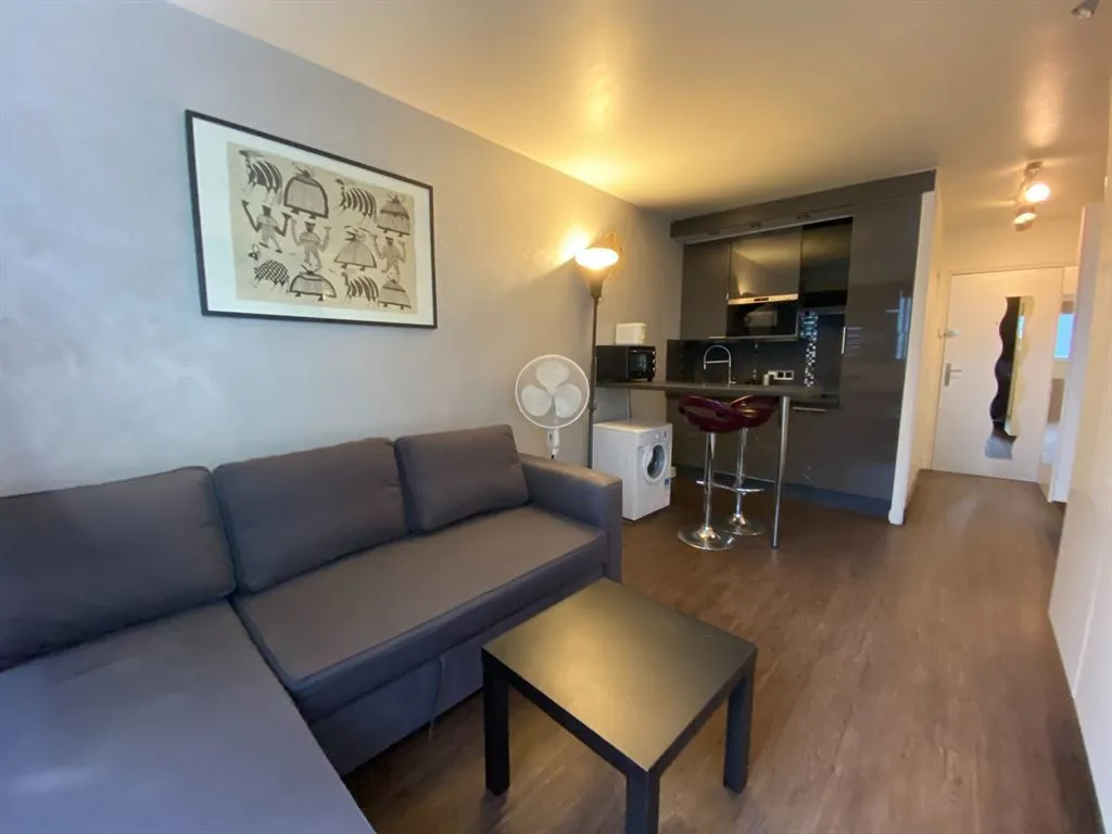 Elutuba - Studio with Balcony in Courbevoie