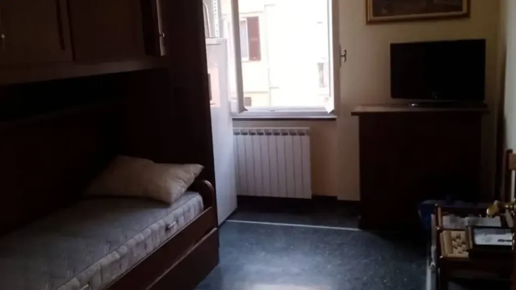 Chambres - Bright Triplex with Balcony in Genoa