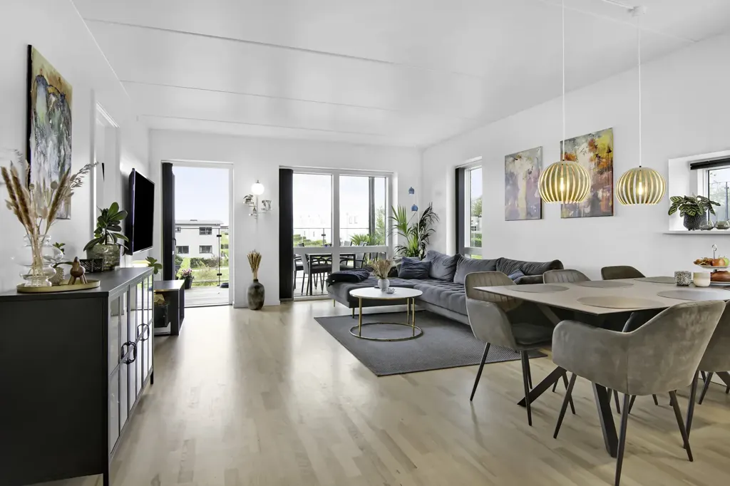 Dining Room - Spacious 3-Bedroom Flat with Balcony in Aarhus