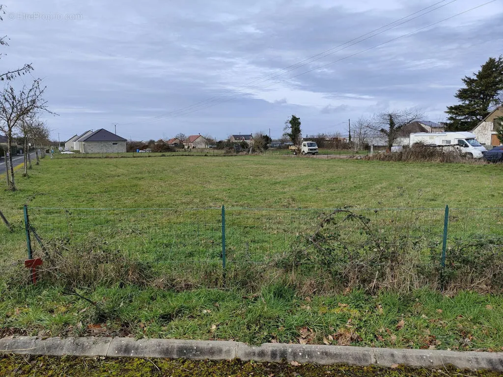 Garden - Buildable Plot Near City Centre in La Châtre