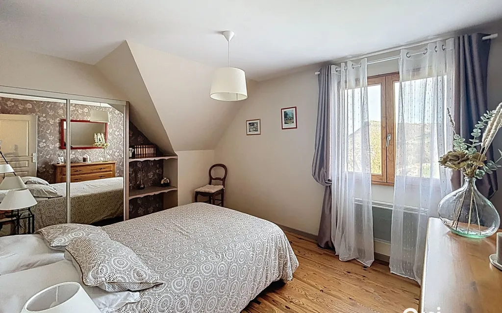 Chambres - Maison avec Vue Dégagée et Jardin à Massiac