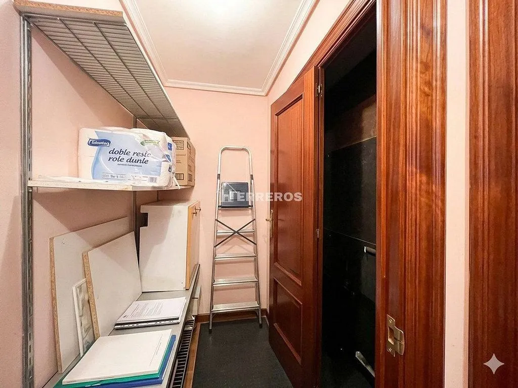 Toad - Apartment for Renovation with East View in Logroño Centre