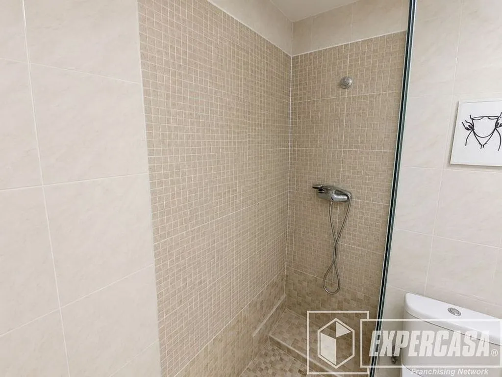 Baños - Apartment with Private Terrace in Campanar, Valencia