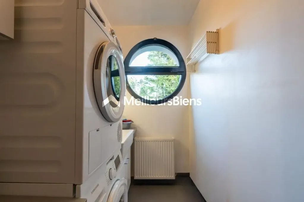 Pesuköök - Architect-Designed Home with Garden in Saint-Cloud