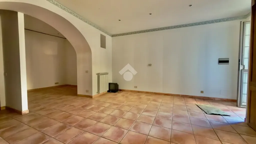 Elutuba - Bright Studio with Potential for Conversion in Castelnuovo di Porto