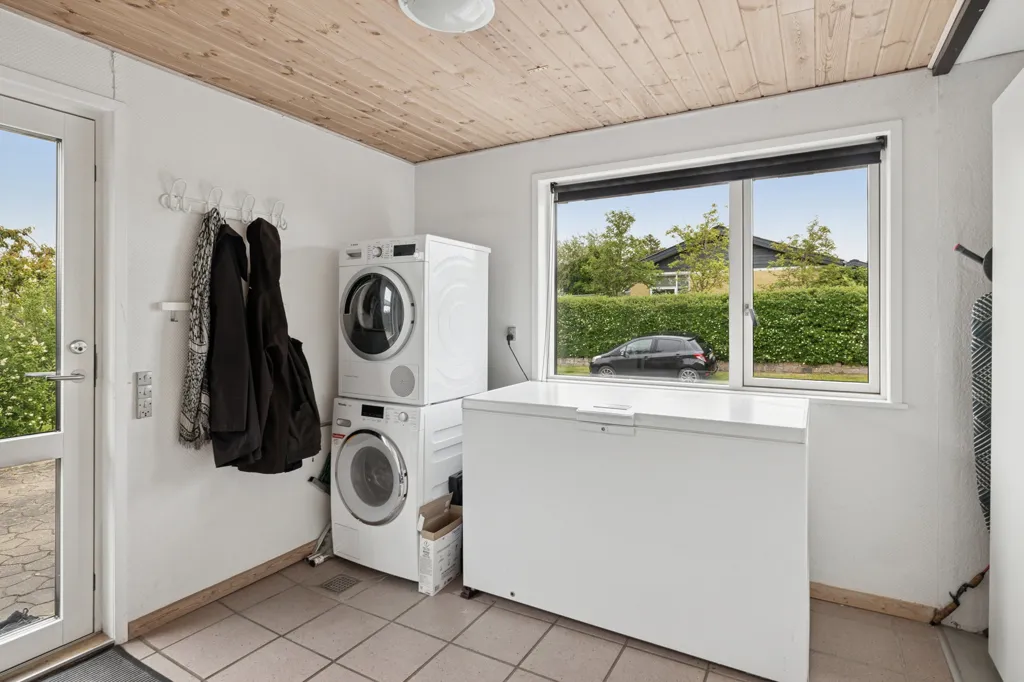 Utility Room - Maintained Family Villa in Viborg