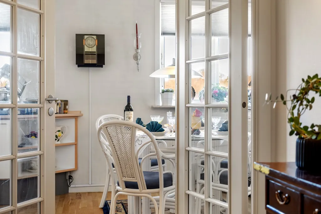 Sala da pranzo - Villa Apartment with French Doors in Holte
