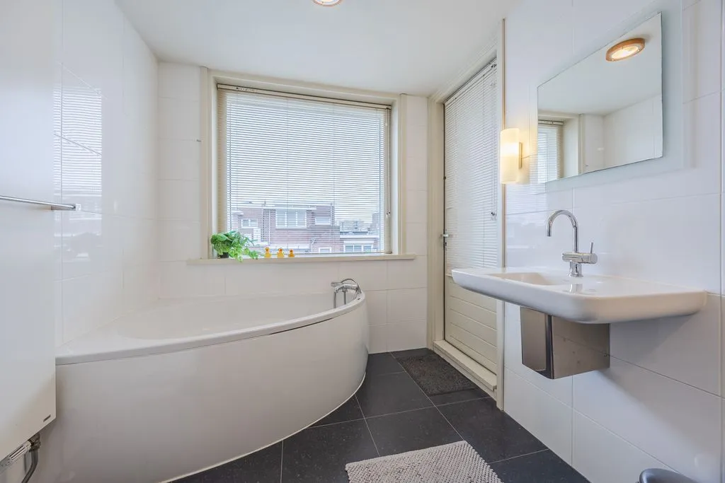 Bagni - 1930s House with Garden in Scheveningen