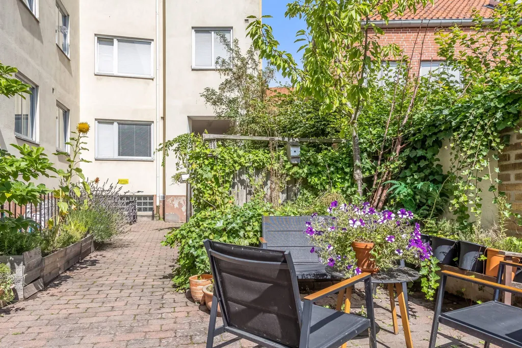 Jardin - 1960s Flat with City Proximity in Malmö