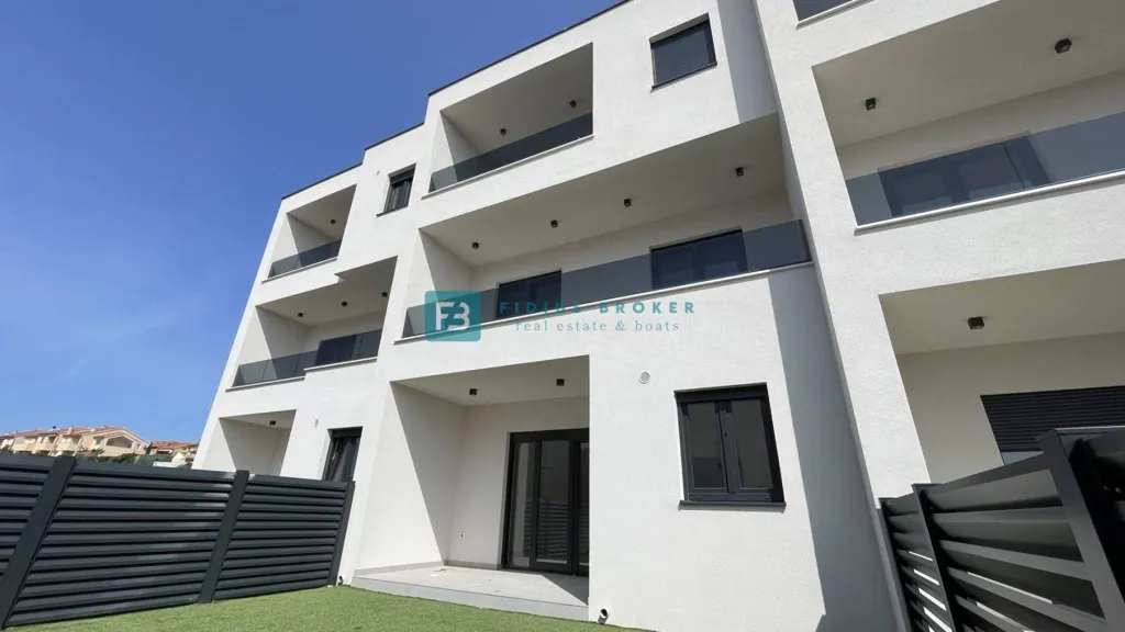Esterno - Two-Bedroom Apartment with Garden in Vodice